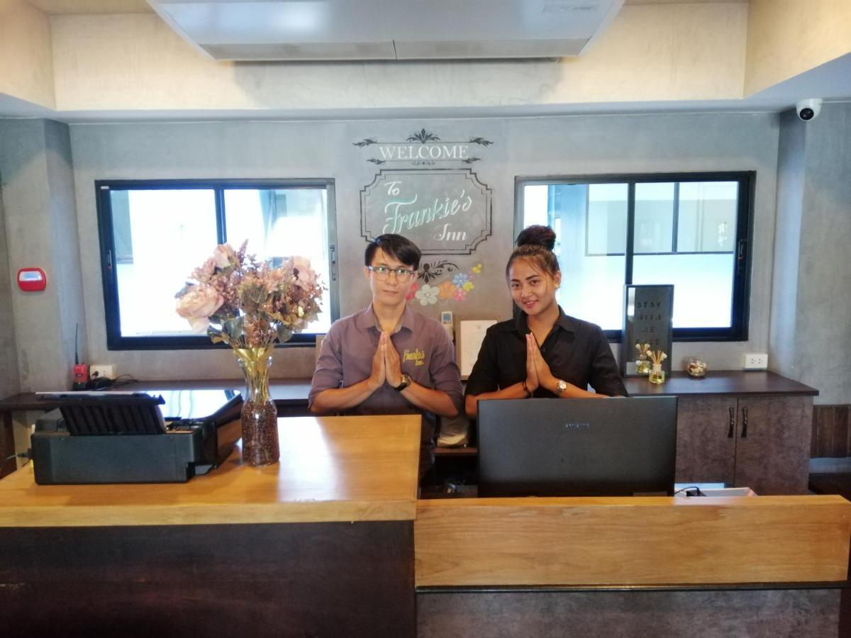 Frankie'S Inn Jomtien Exterior foto