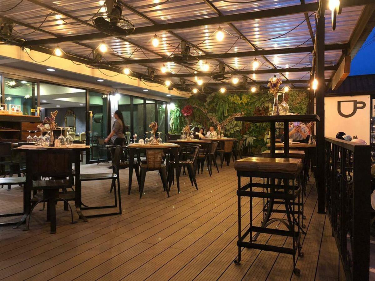 Frankie'S Inn Jomtien Exterior foto