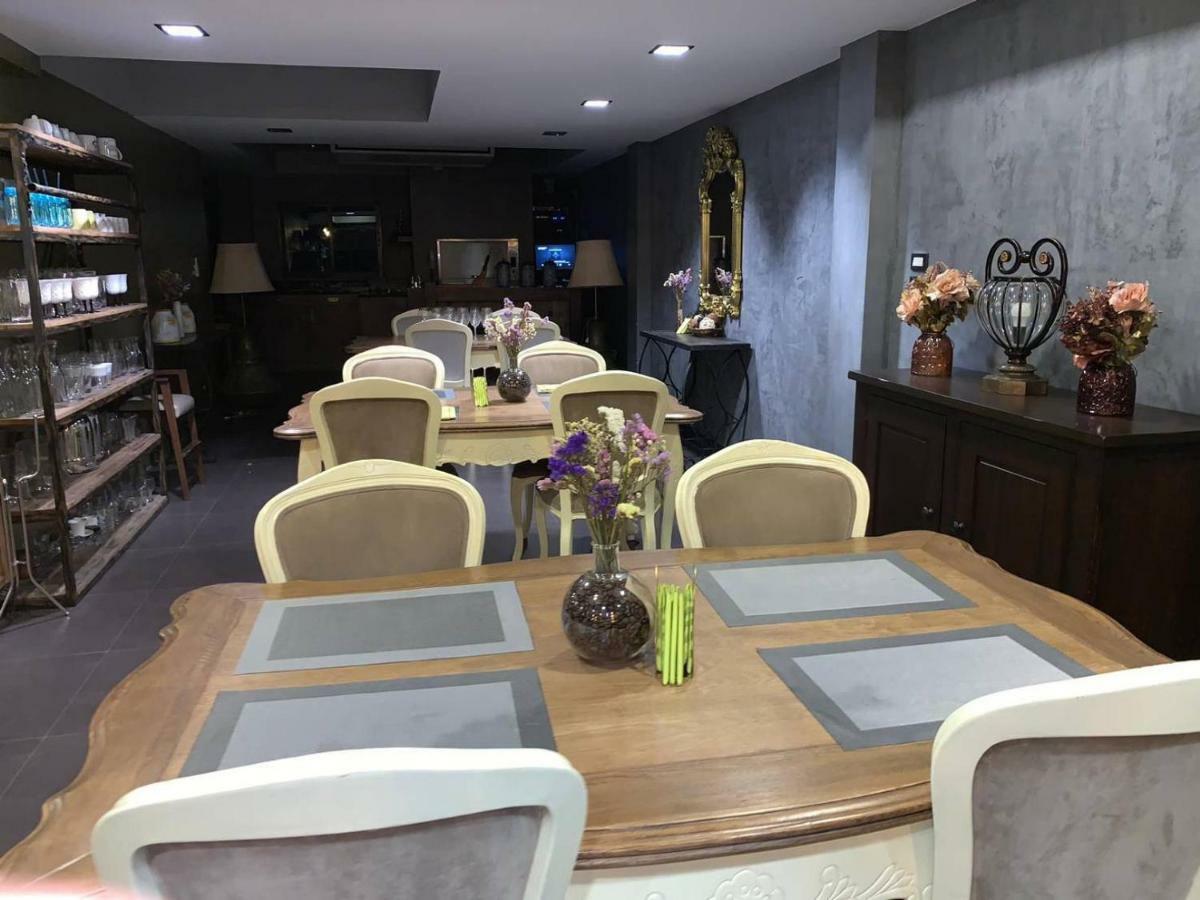 Frankie'S Inn Jomtien Exterior foto