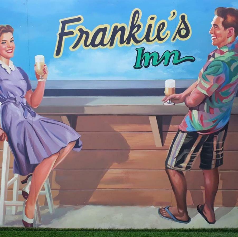 Frankie'S Inn Jomtien Exterior foto