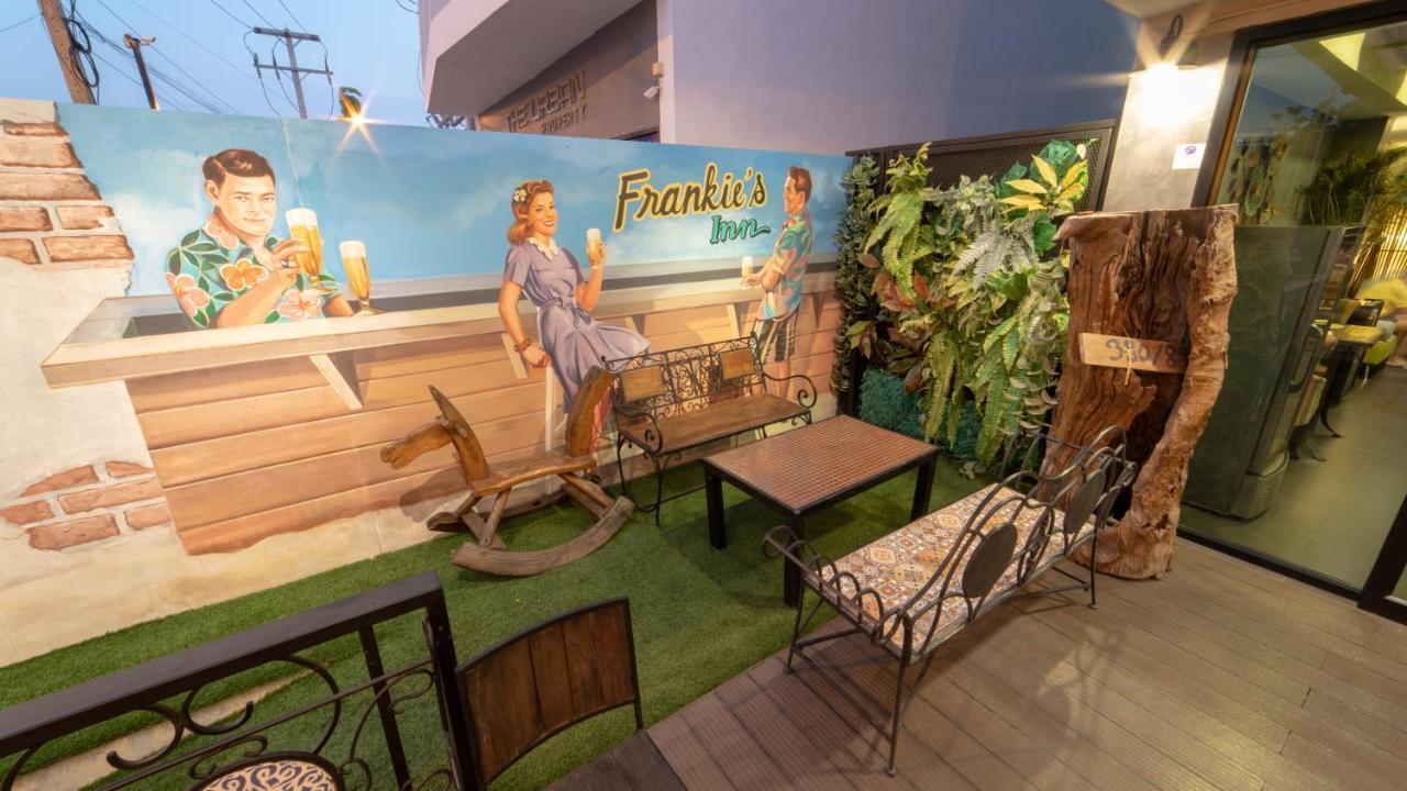 Frankie'S Inn Jomtien Exterior foto